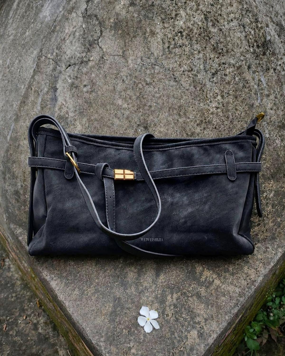 Avis Stylish Luxe Tote Bag - Image 7