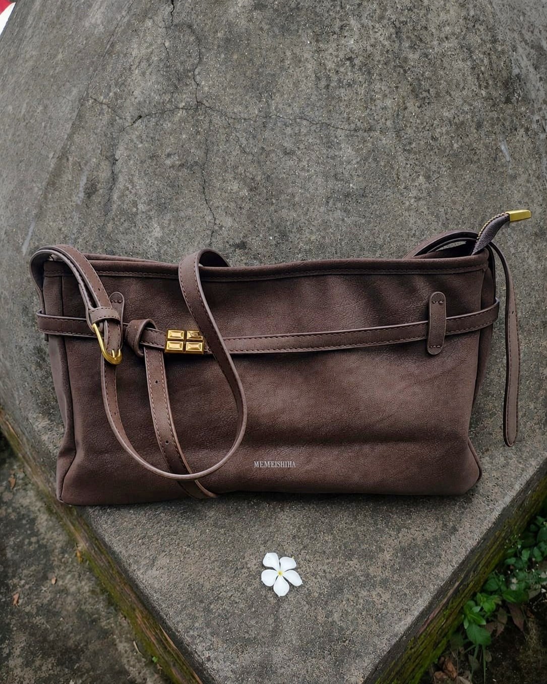 avis-stylish-luxe-tote-bag