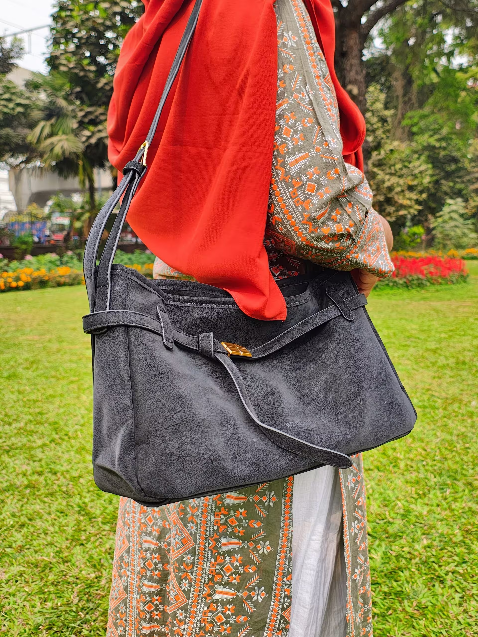 Avis Stylish Luxe Tote Bag - Image 5