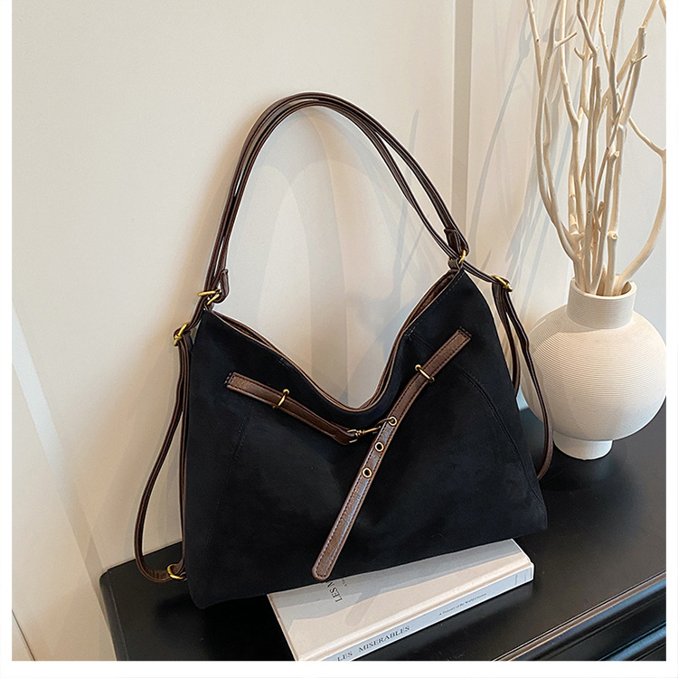 The Elara Hobo Bag - Image 3